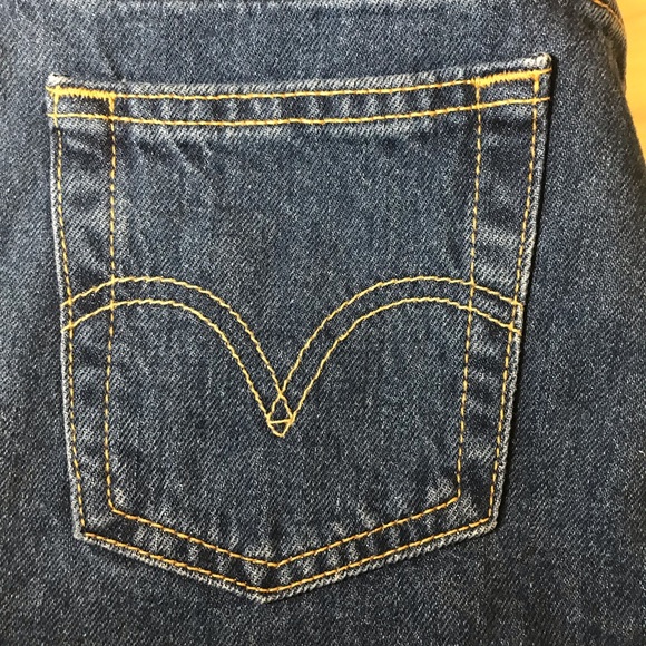 Levi’s Boy Fit Shorts - Picture 3 of 5